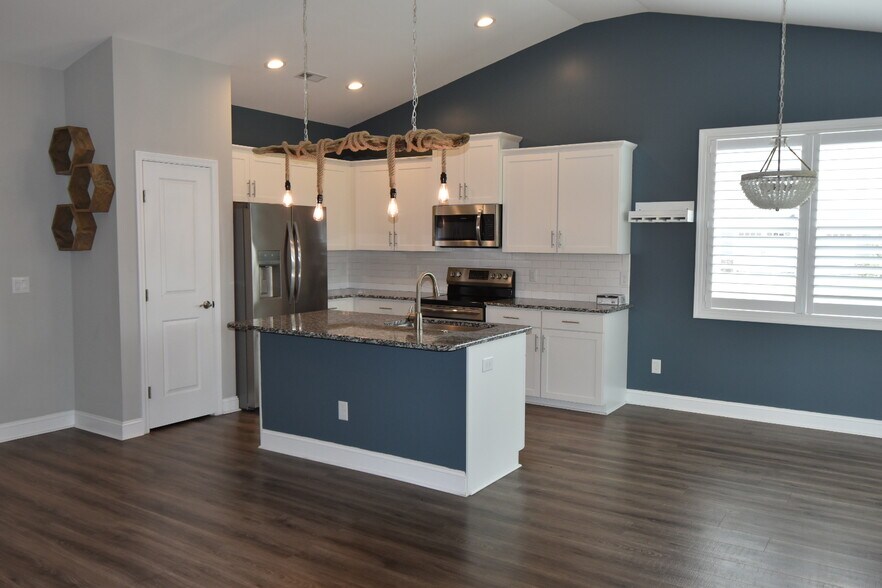 Building Photo - 3005 Primrose Ln