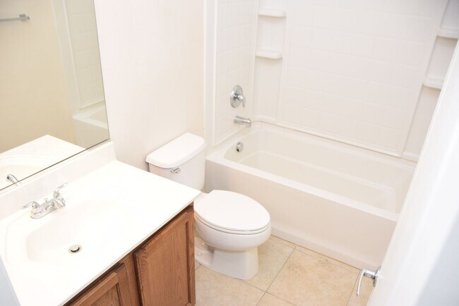 Building Photo - HENDERSON UPGRADED 4 BEDROOM HOME