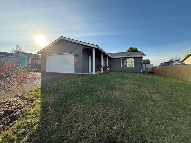 Building Photo - 571 SE Mountain View Rd