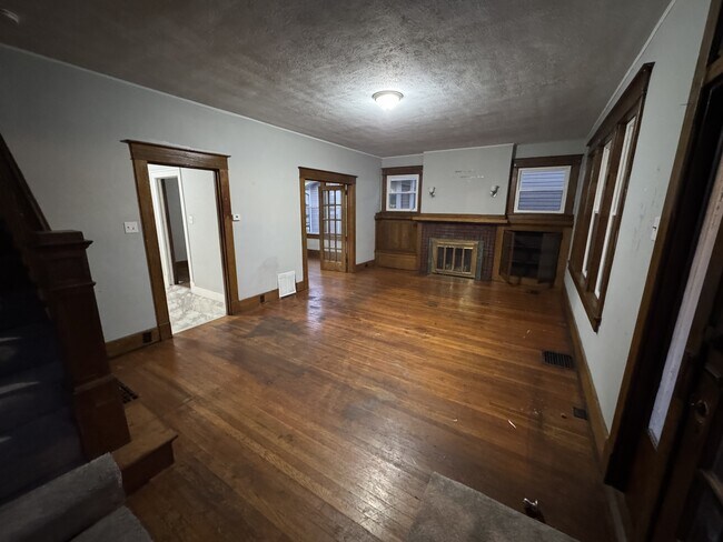 Building Photo - 459 N Main St