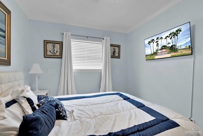 Building Photo - 19 W Gardenia St