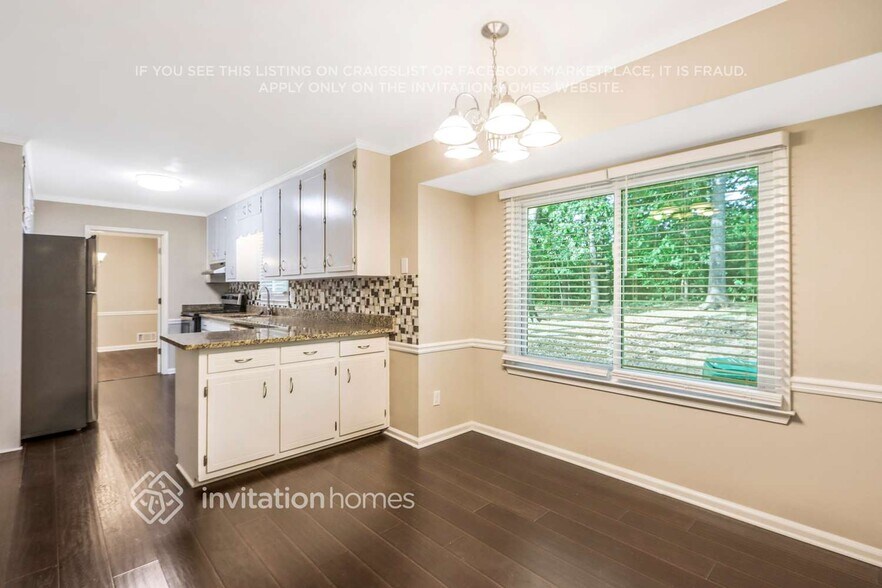 Building Photo - 677 Royal Abbey Dr