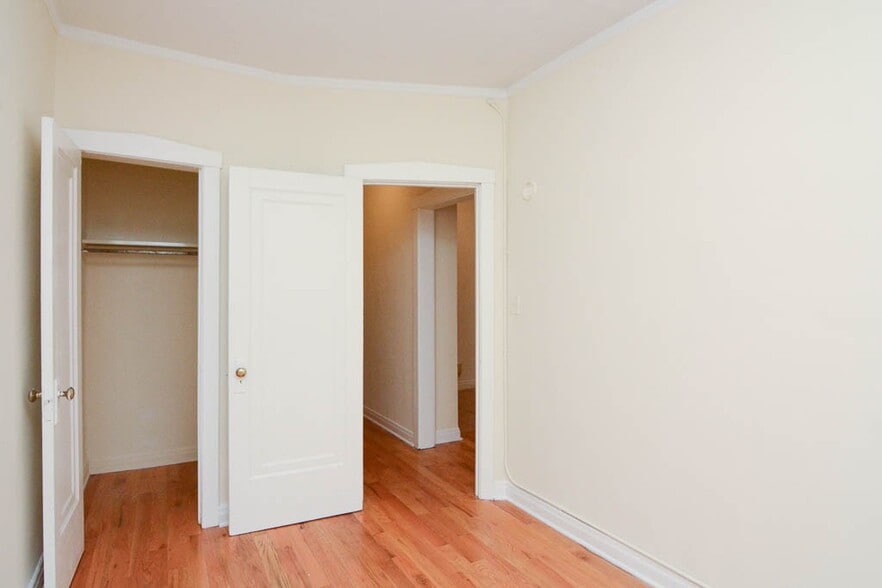 Building Photo - 516 W Melrose St