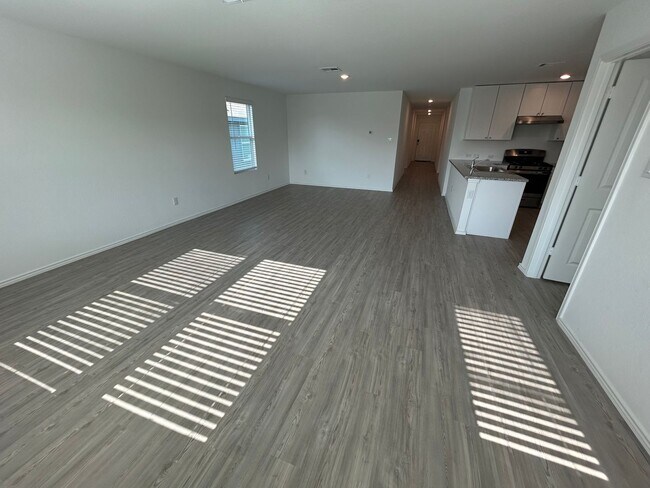 Building Photo - Modern 4-Bedroom Living with Community Pool Access!