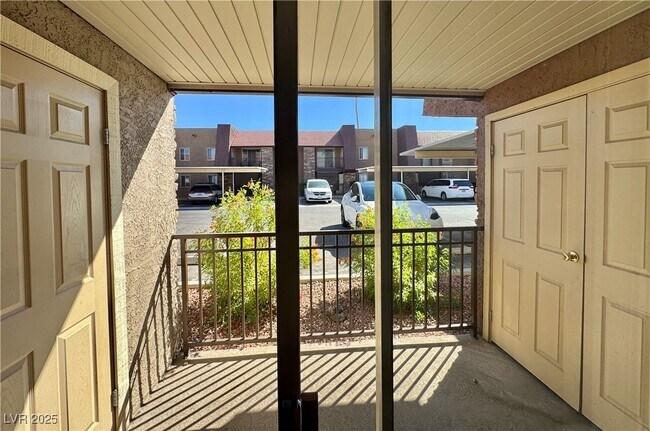 Building Photo - 5422 River Glen Dr