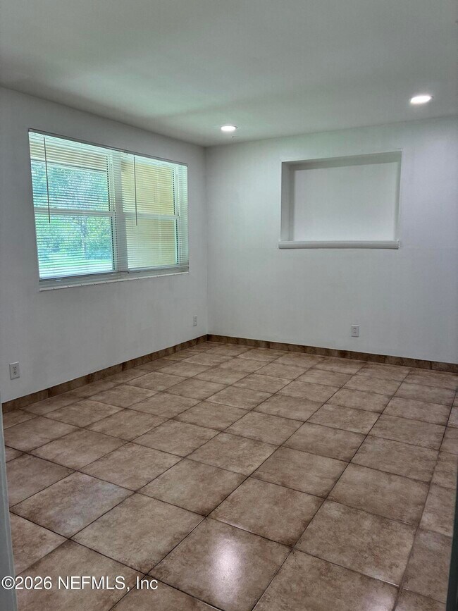 Building Photo - 645 Allen Ln