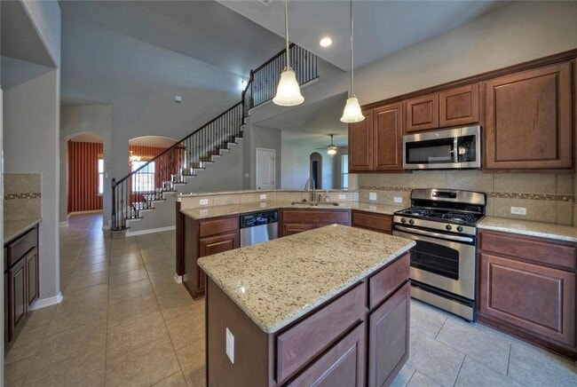 Building Photo - 18413 Falcon Pointe Blvd