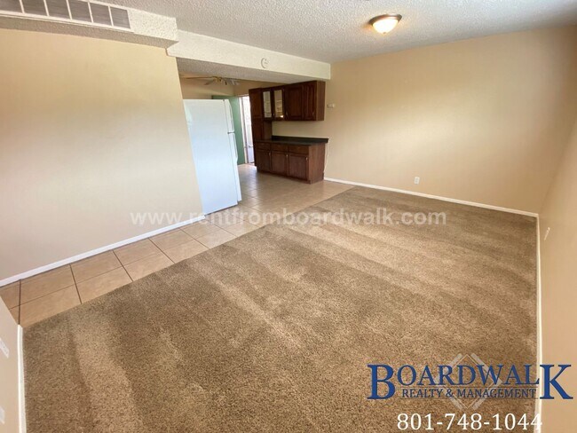 Building Photo - 451 8120 S
