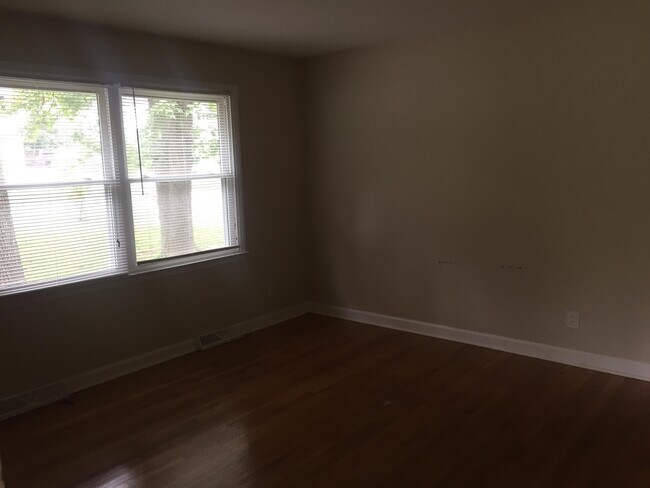 Building Photo - 5433 Dolphin Ln