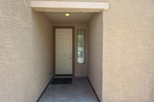 Building Photo - Welcome to this spacious 4 bedroom, 2.5 ba...