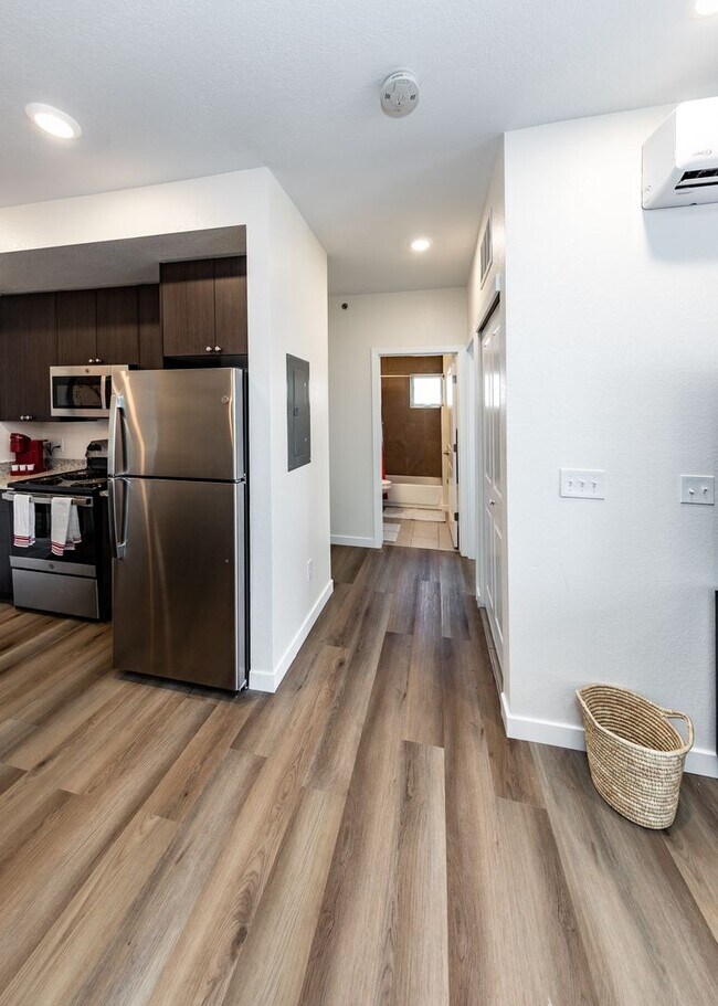 Building Photo - 2 Bedroom 2 Bath Luxury Apartment near Garden of the Gods and Ute Valley