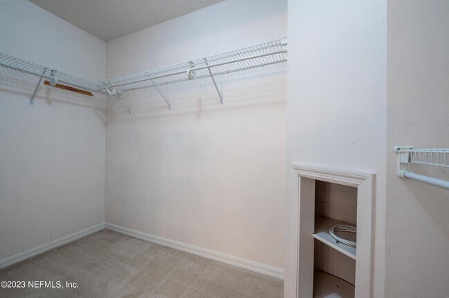 Building Photo - 13 Clear Ct