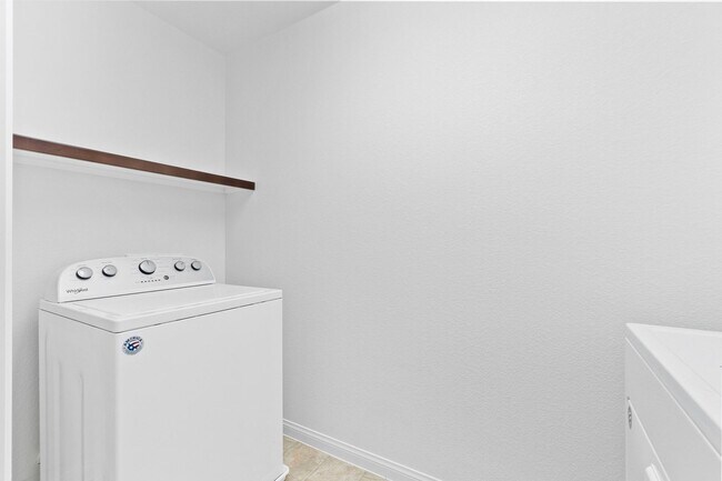 Building Photo - Stunning 4 Bedroom Home in South Las Vegas Area