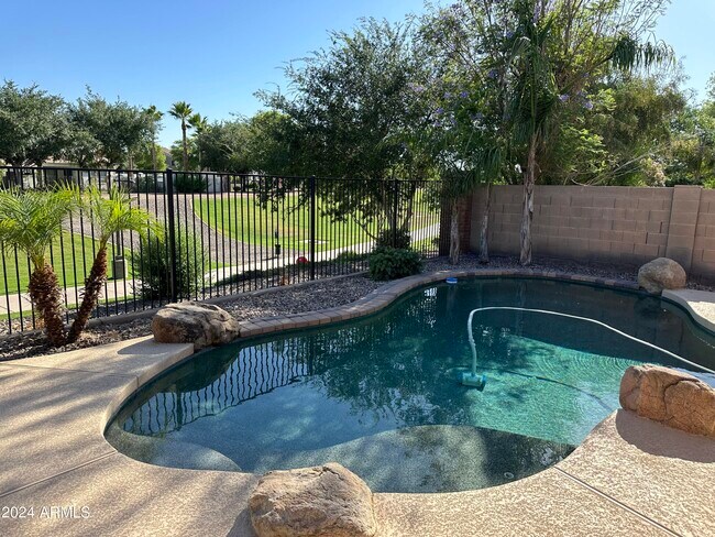 Building Photo - 2251 E Azalea Dr