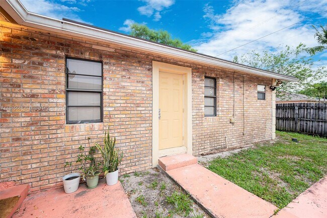 Building Photo - 2420 NW 22nd Rd