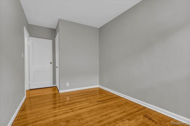 Building Photo - 2500 Hurlbut St
