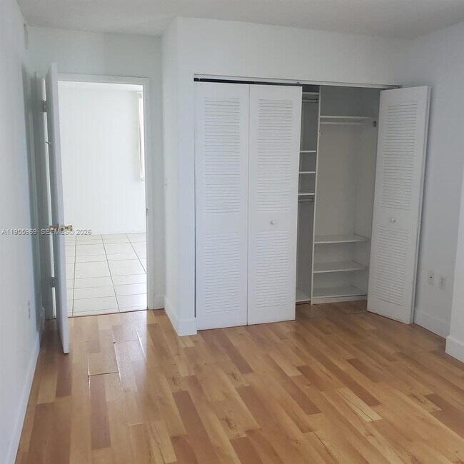 Building Photo - 850 N Miami Ave