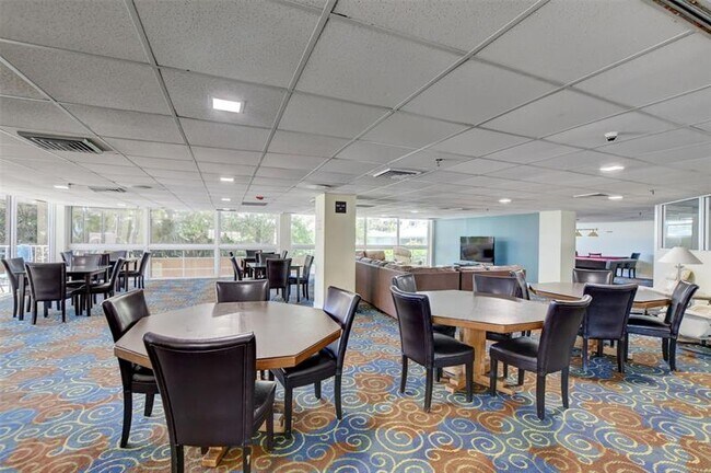 Building Photo - 1010 S Ocean Blvd