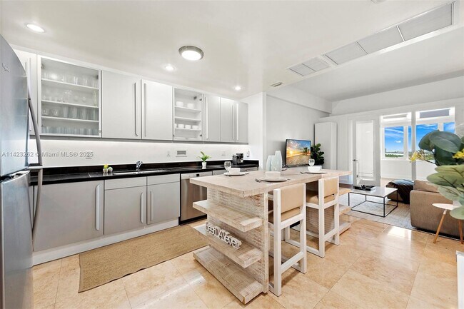 Building Photo - 2301 Collins Ave