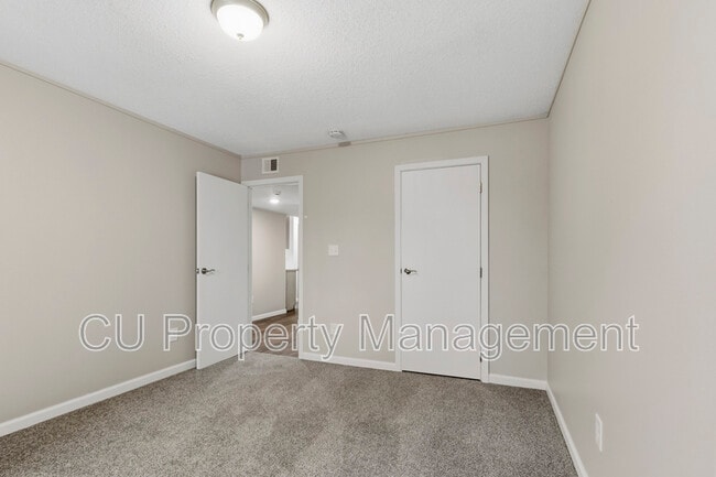 Building Photo - 1605 N Willow Rd