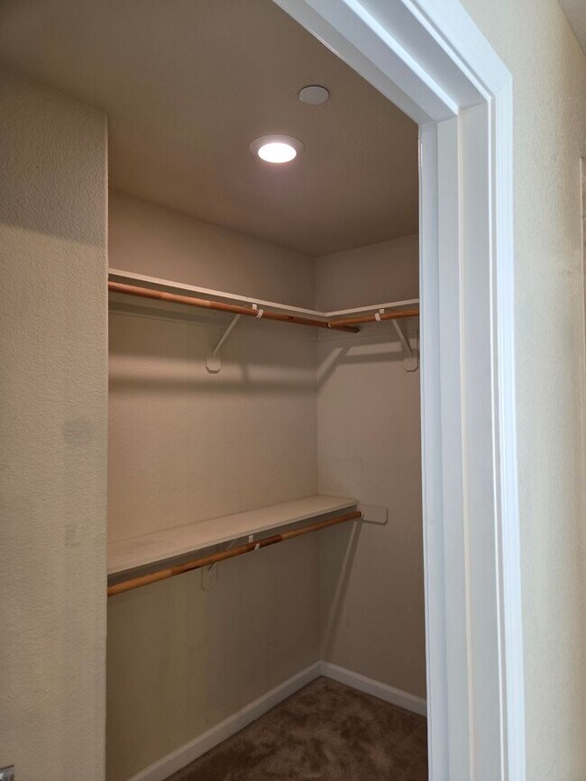 Building Photo - 1443 Greenbrier Dr