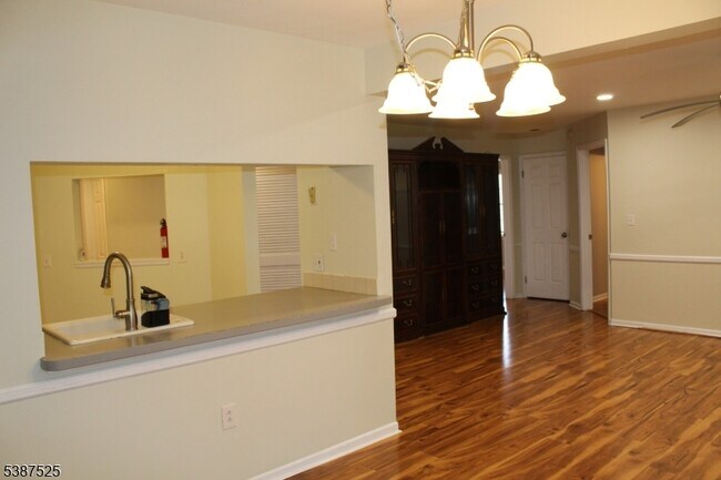 Building Photo - 75 Quartz Ln