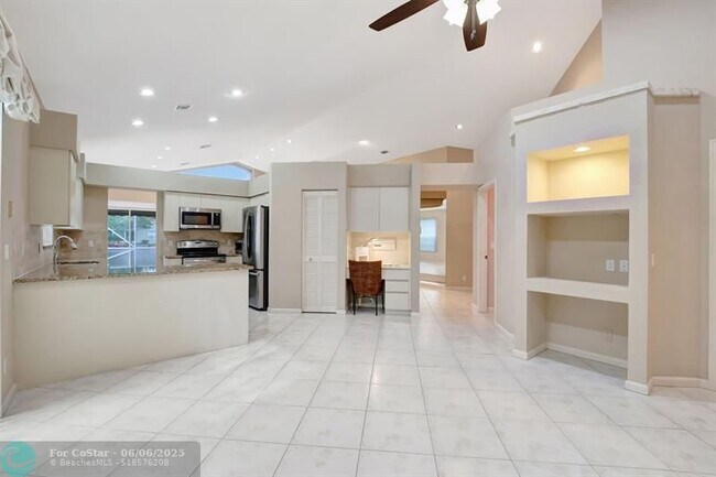 Building Photo - 11081 Springbrook Cir