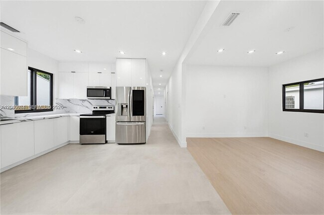 Building Photo - 1021 NW 48th St