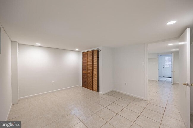 Building Photo - 156 Wesmond Dr