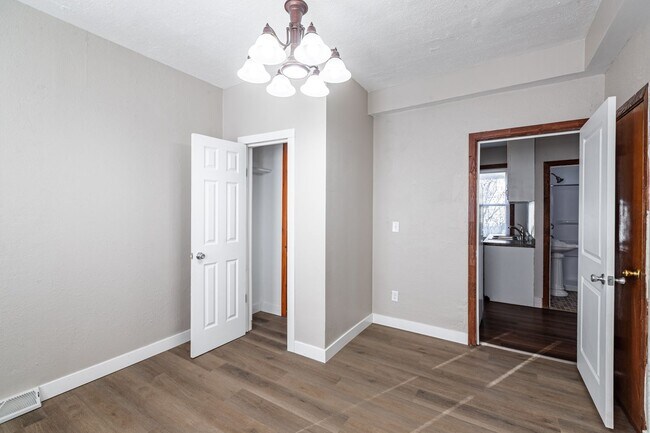 Building Photo - ds1233