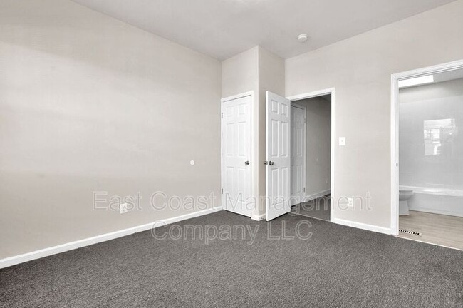 Building Photo - 425 N Curley St