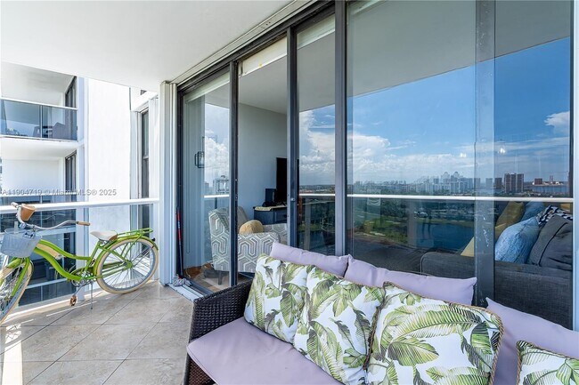 Building Photo - 3675 N Country Club Dr