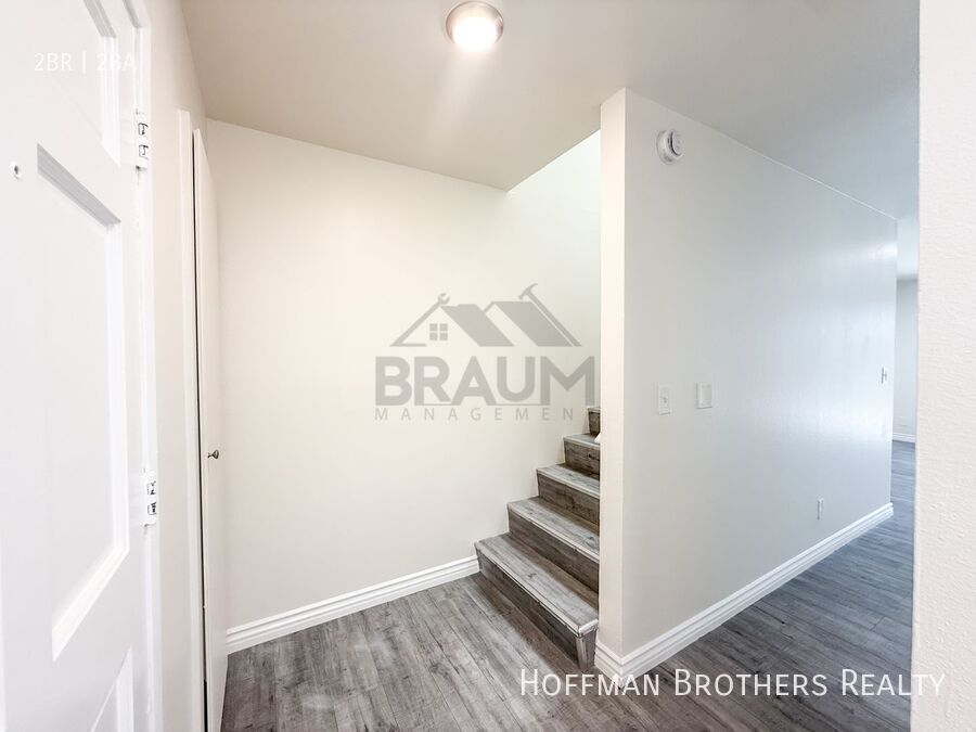 Building Photo - 14257 Friar St