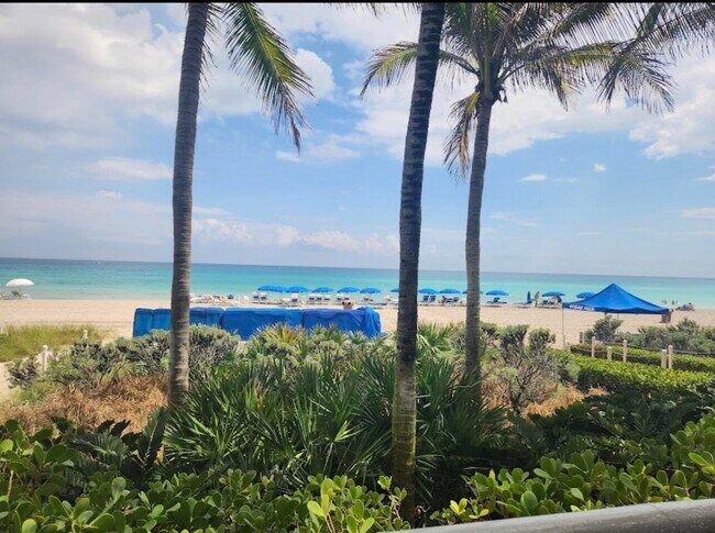 Building Photo - 17275 Collins Ave