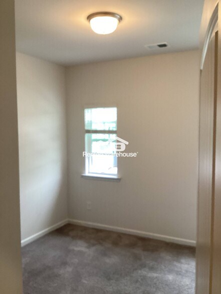 Building Photo - 1132 Chastain Dr