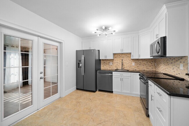 Building Photo - 11816 Cypress Hill Cir