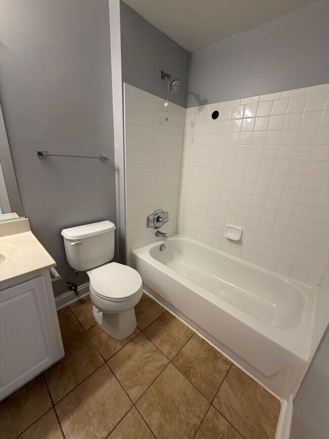 Building Photo - 908 Orchard Ridge Dr