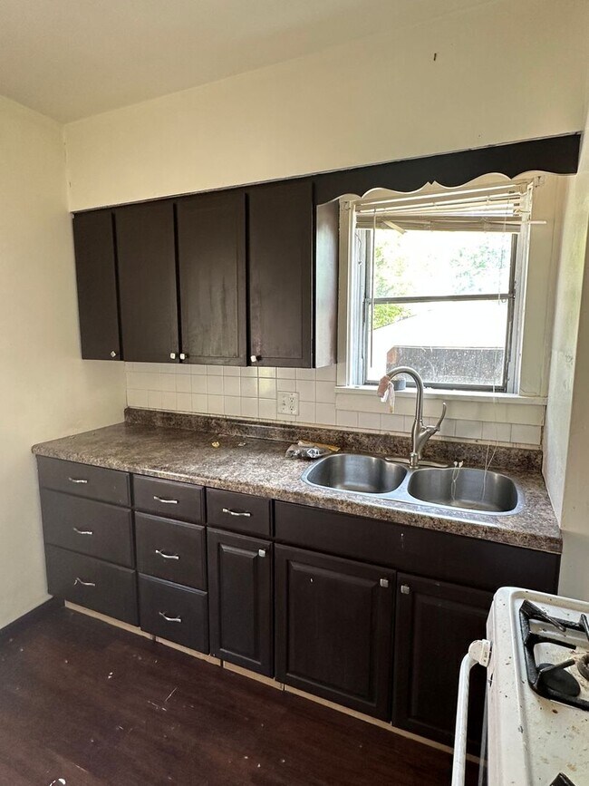 Building Photo - Youngstown Single Home