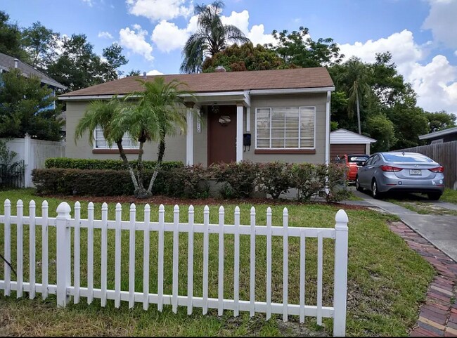 Primary Photo - 1010 N Fern Creek Ave