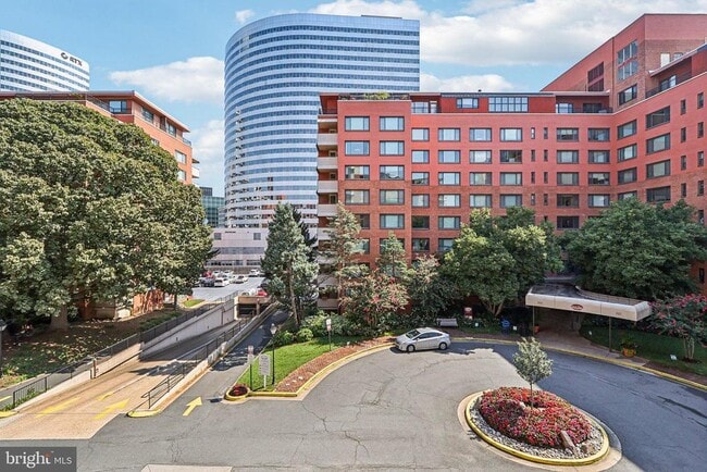 Building Photo - 1111 Arlington Blvd