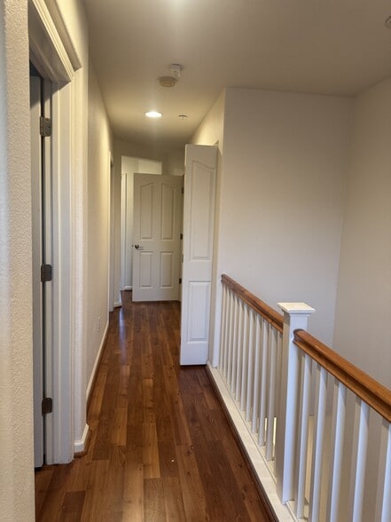 Building Photo - 449 Pariso Terrace
