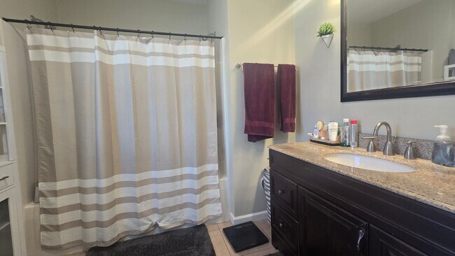 Building Photo - Welcome to this 3 bedroom 3 Bull Bathroom home with a Basement