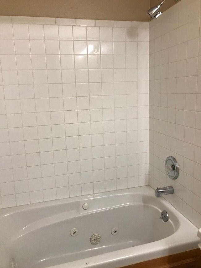 Building Photo - Walkout Basement Home Must See