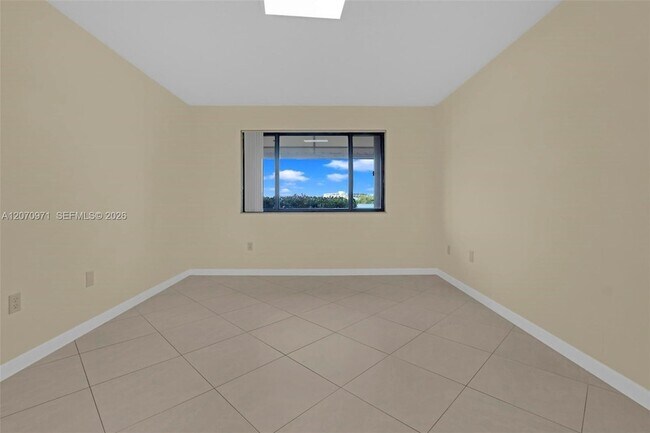 Building Photo - 15545 Miami Lakeway N