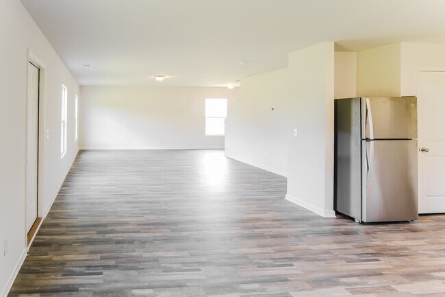 Building Photo - 4112 Lake Russell Dr