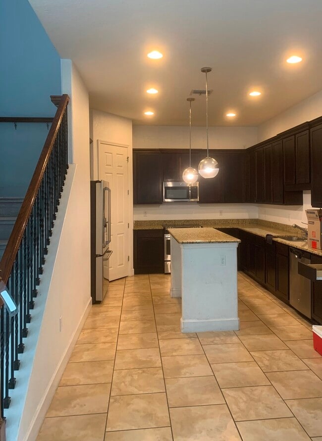 Building Photo - 2812 Plymouth PIace