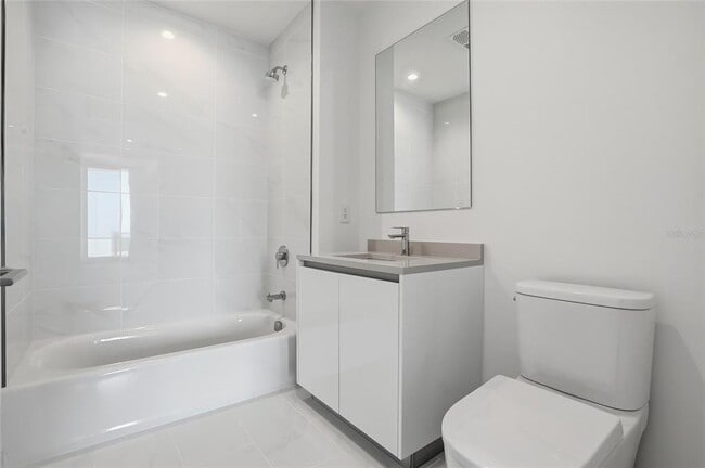 Building Photo - 400 Central Ave