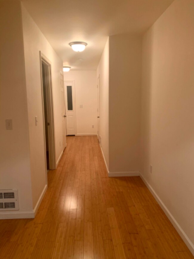 Building Photo - 2112/2114 Hamilton Duplex