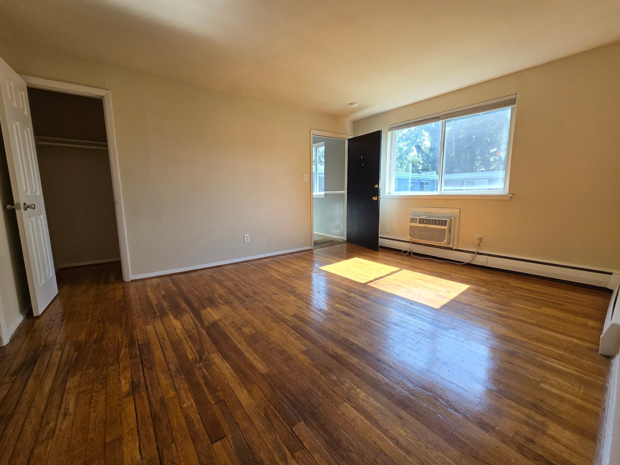 Building Photo - 3212 Ellwood Ave