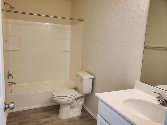 Building Photo - 409 La Dera Dr